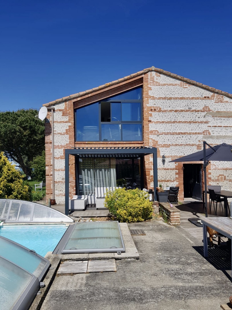 Installation de pergola aluminium sur terrasse à Lacroix-Falgarde près de Toulouse